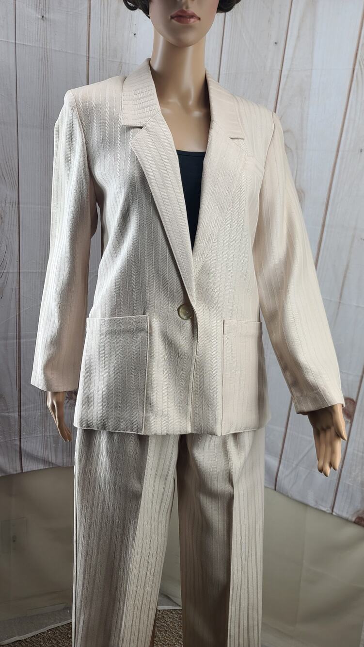 Vintage Jaclyn Smith Cream Color Pinstripe 2 pc Pant Suit Blazer Women 8